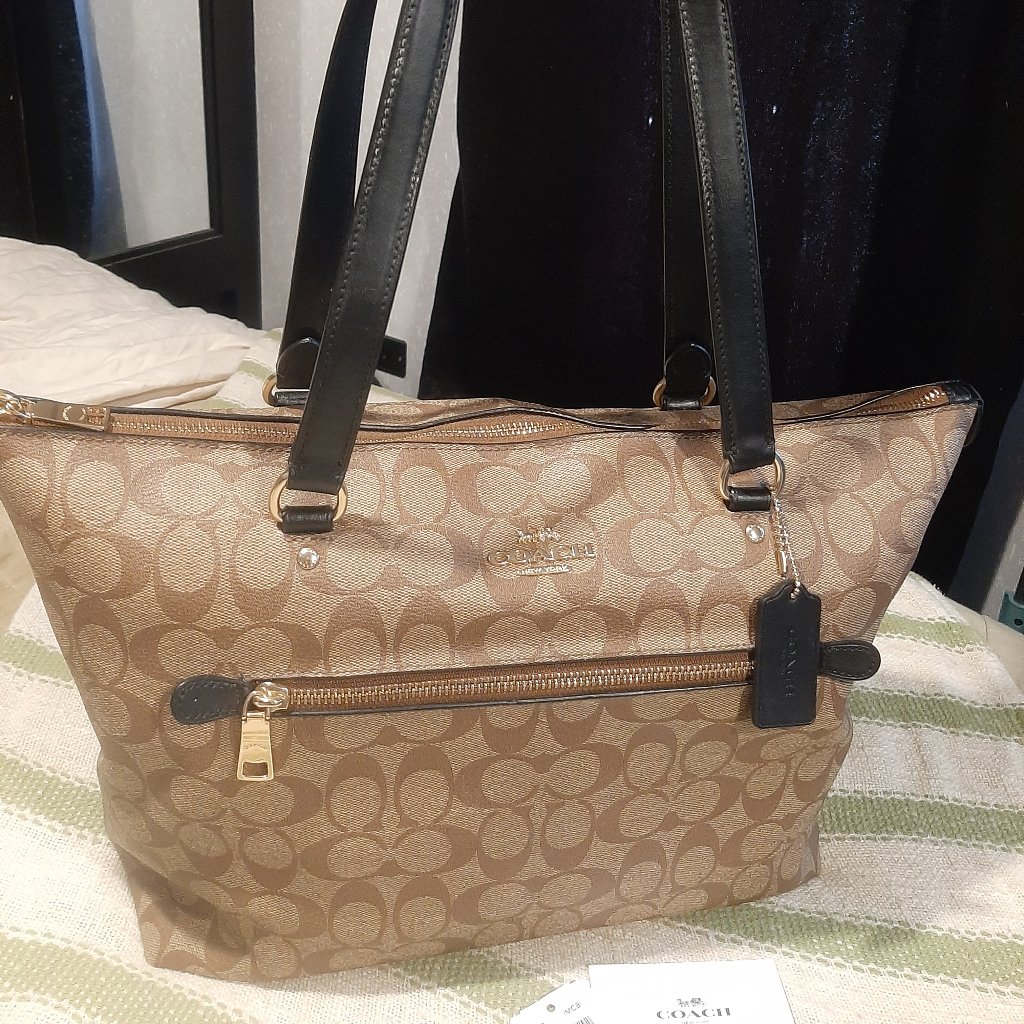 Coach Signature Gallery Tote